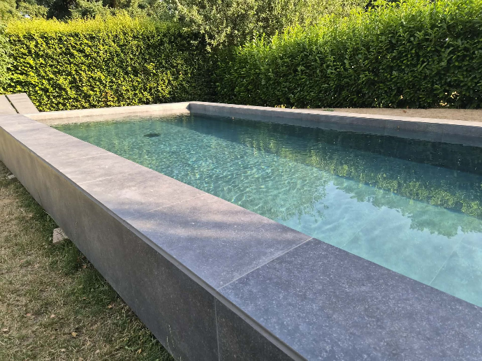 Piscine extérieure terminée, construction de piscine – réalisation Upgrade Home